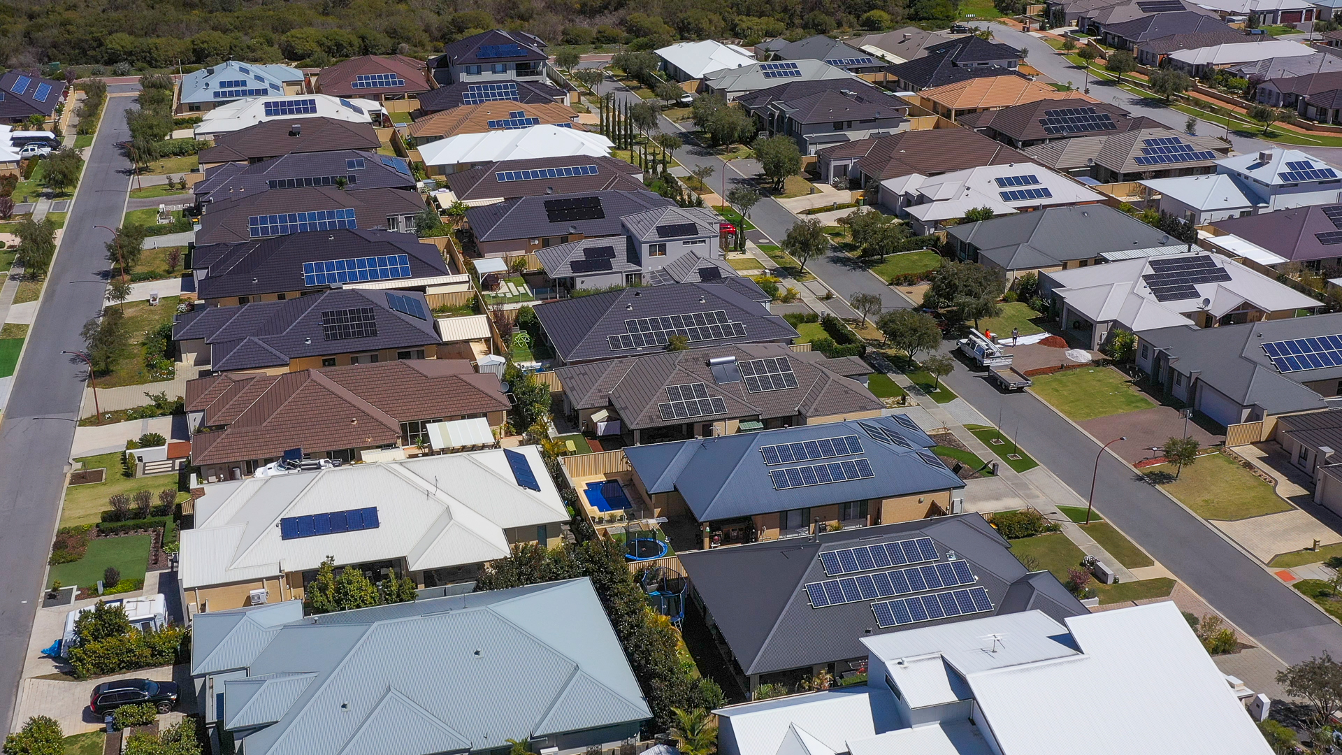 澳大利亚西部哈里斯代尔装有太阳能电池板的住宅
